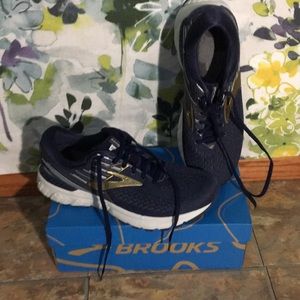 Brooks Adrenaline GTS 19 size 10.5